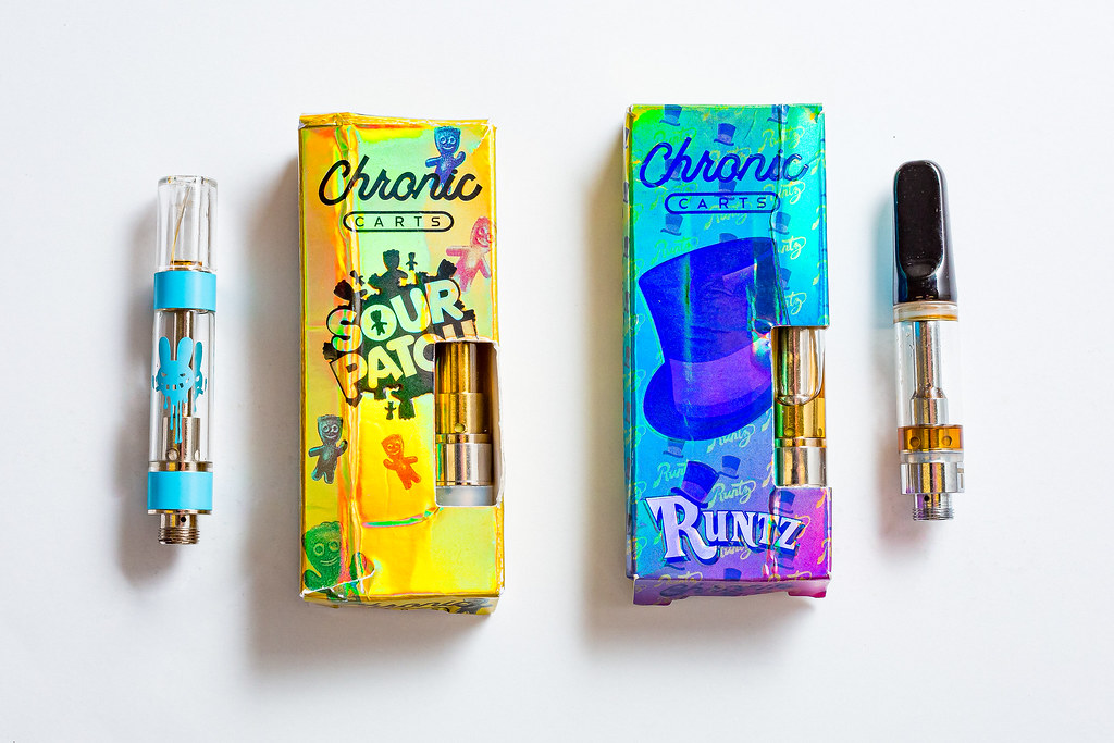 Vape cartridges with their packaging
